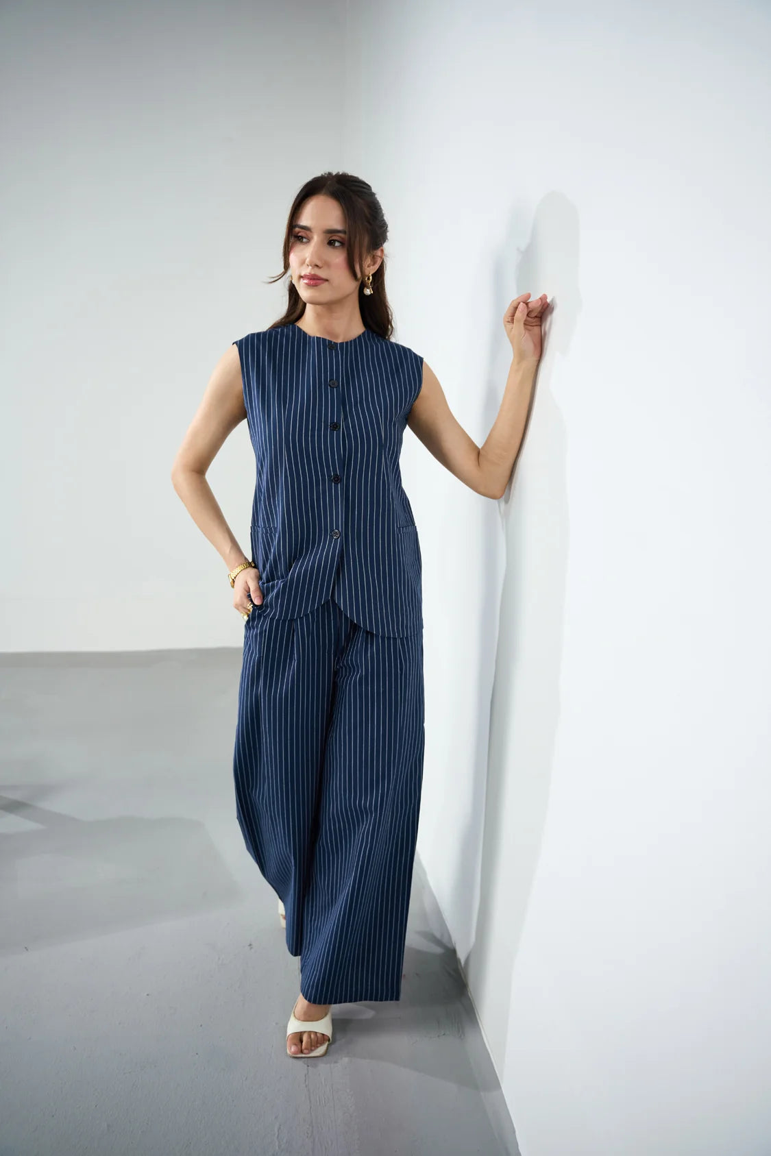 Material & Fit: Cotton woven fabric | Regular fit Suitable for: Smart casual & occasion wear  Details:  Round neckline with button placket Sleeveless design Side pockets Matching wide-leg pinstriped pants Sizing: Model is 5'4", and wearing a size 'XS'.
